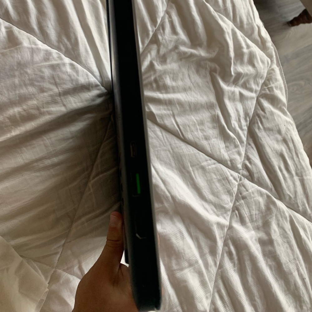 RAZOR LAPTOP - Picture 6 of 7